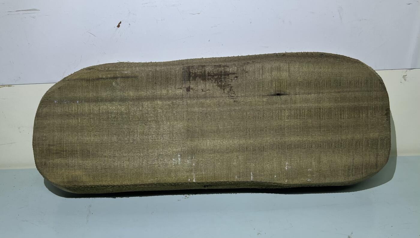 零元拍：NO.40爆满金丝乌木金丝楠 茶盘无需打磨就已经金光闪闪。满金丝药香，尺寸约：40.5/15.5/4CM。底部裂纹等木料干燥后再进行修整打磨。