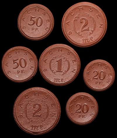 修遠堂世界钱币第103期 - 1921年德国紧急时期萨克森陶瓷币一组， 完全未流通，其中一枚2马克有小磕