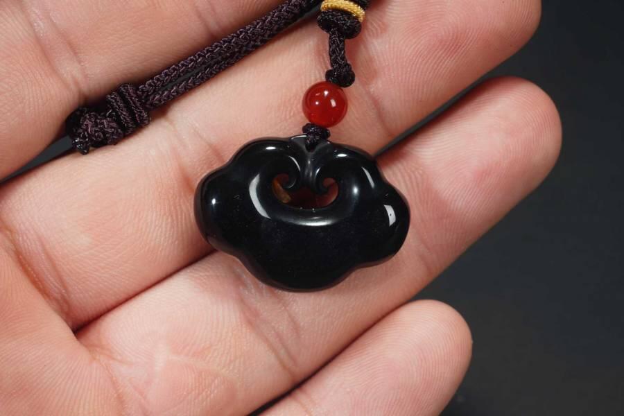 上海都达杂项专场十八（全场包邮） 天然黑曜石祥云锁吊坠挂件 附鉴定证书