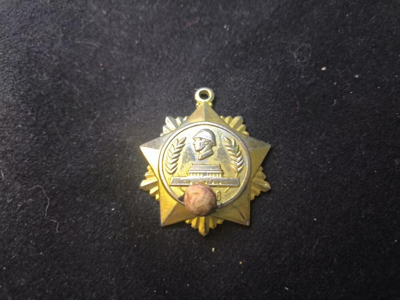 （店主清仓 大量自藏 制服徽章盛宴）罗岚⭐爱藏⭐甄选专拍第五场-分享拍场赚佣（实体经营） 北京访华志愿者奖章