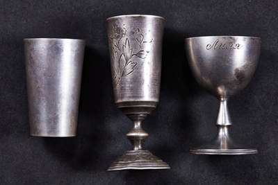 【俄甄集藏】马年新春第一拍 2026年(048)02-25星期三 晚 19:30 全场包邮 - 沙俄19世纪内镀金古董酒杯3支一组，伏特加杯高：52mm，口径：35mm；高角杯1号高：80mm，口径：30mm；高脚杯2号高：62mm，口径：40mm，总重量：82.39克，84戳记，含银量87.5%，俄系银器戳记为96进制，有磕碰变形