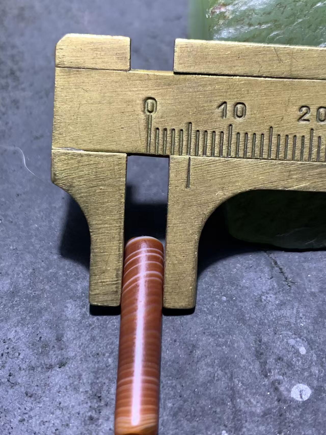 精美亚光高玉化酒红色千层纹缠丝玛瑙管珠一颗，