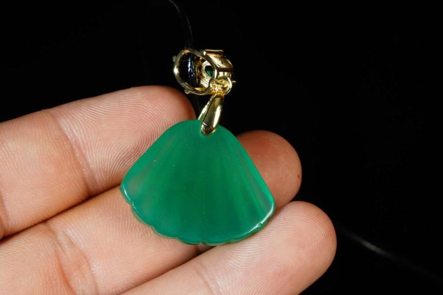 上海都达杂项专场十八（全场包邮） 天然绿玛瑙贝壳挂件 附鉴定证书