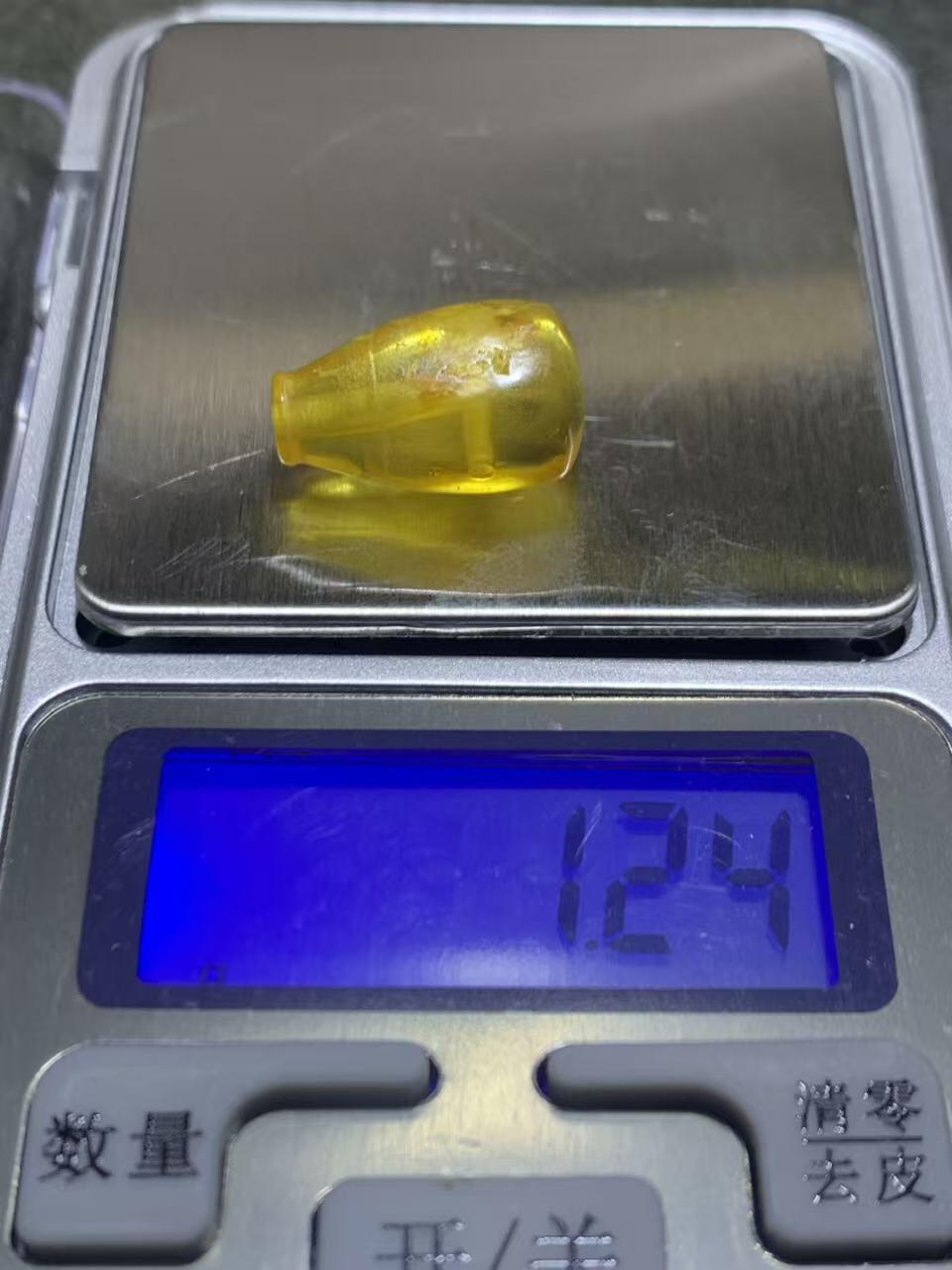 天然通货乌克兰蜜蜡一体佛头三通一个！