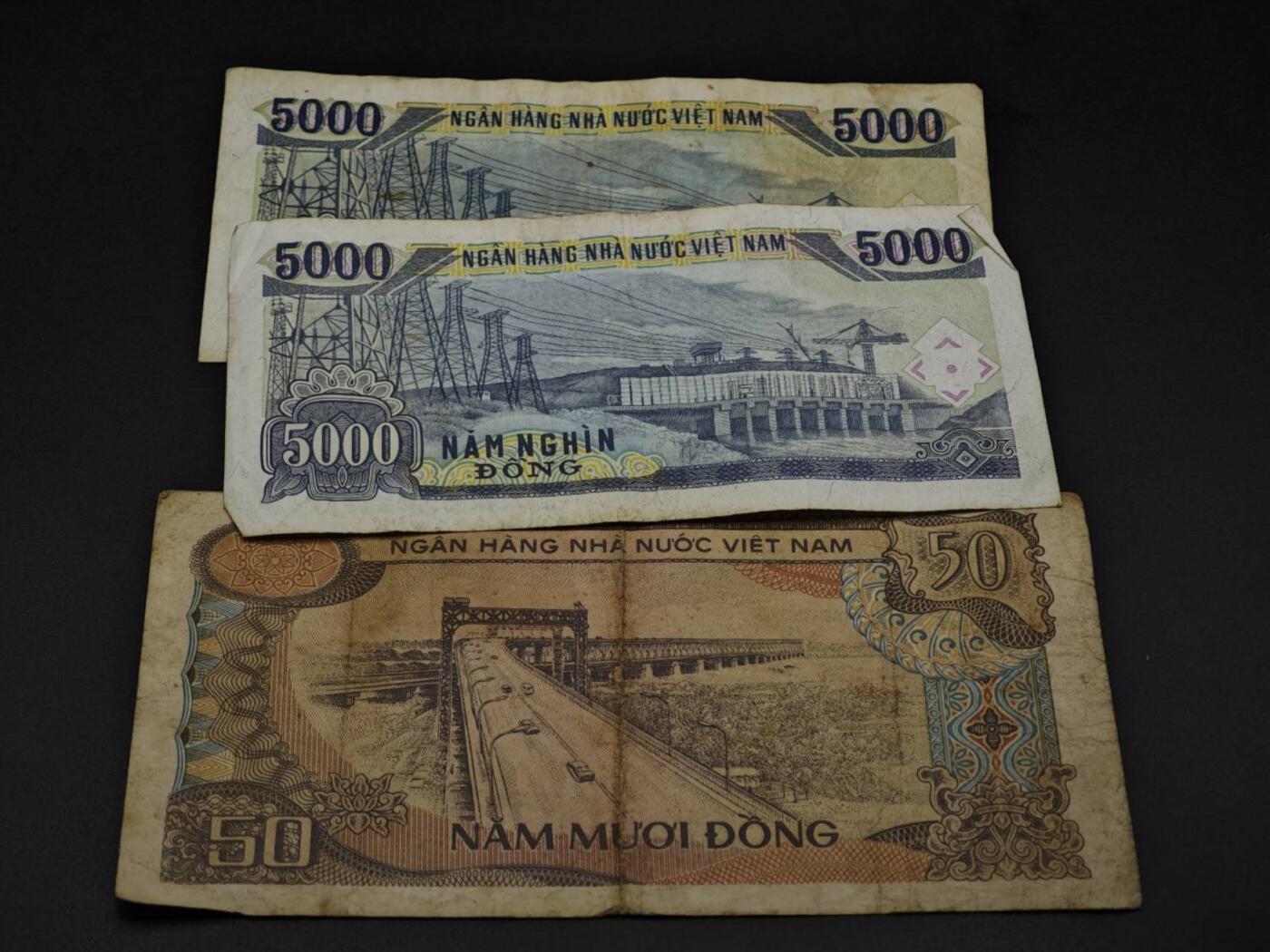 【淘币小摊】实时拍第八百五十九拍   无佣金福利纸币场   满百包邮可预留二周 每周一统一发货   越南50-5000盾纸币3张【有折】