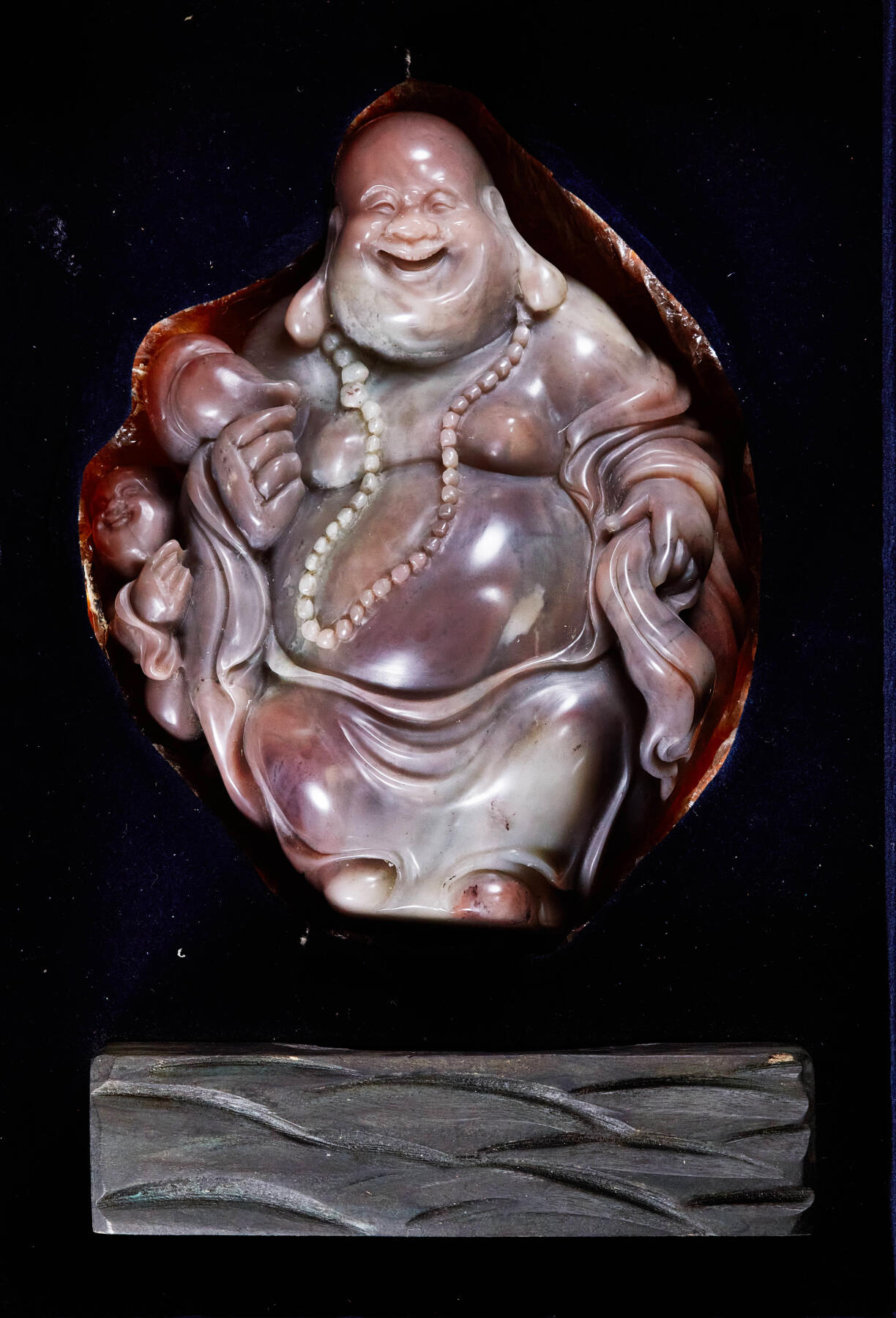 【俄甄集藏】马年新春第一拍 2026年(048)02-25星期三 晚 19:30 全场包邮 精美老挝石弥勒佛摆件（产地老挝），高：130mm，宽：110mm，厚：50mm，重量：834克，雕工精美，质地温润，带锦盒