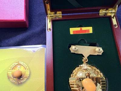 （店主清仓 大量自藏 制服徽章盛宴）罗岚⭐爱藏⭐甄选专拍第五场-分享拍场赚佣（实体经营） - 和平使命纪念章 一套带盒 授予参与维和行动、联合反恐、联合军演、援外活动等任务的官、文职和士兵