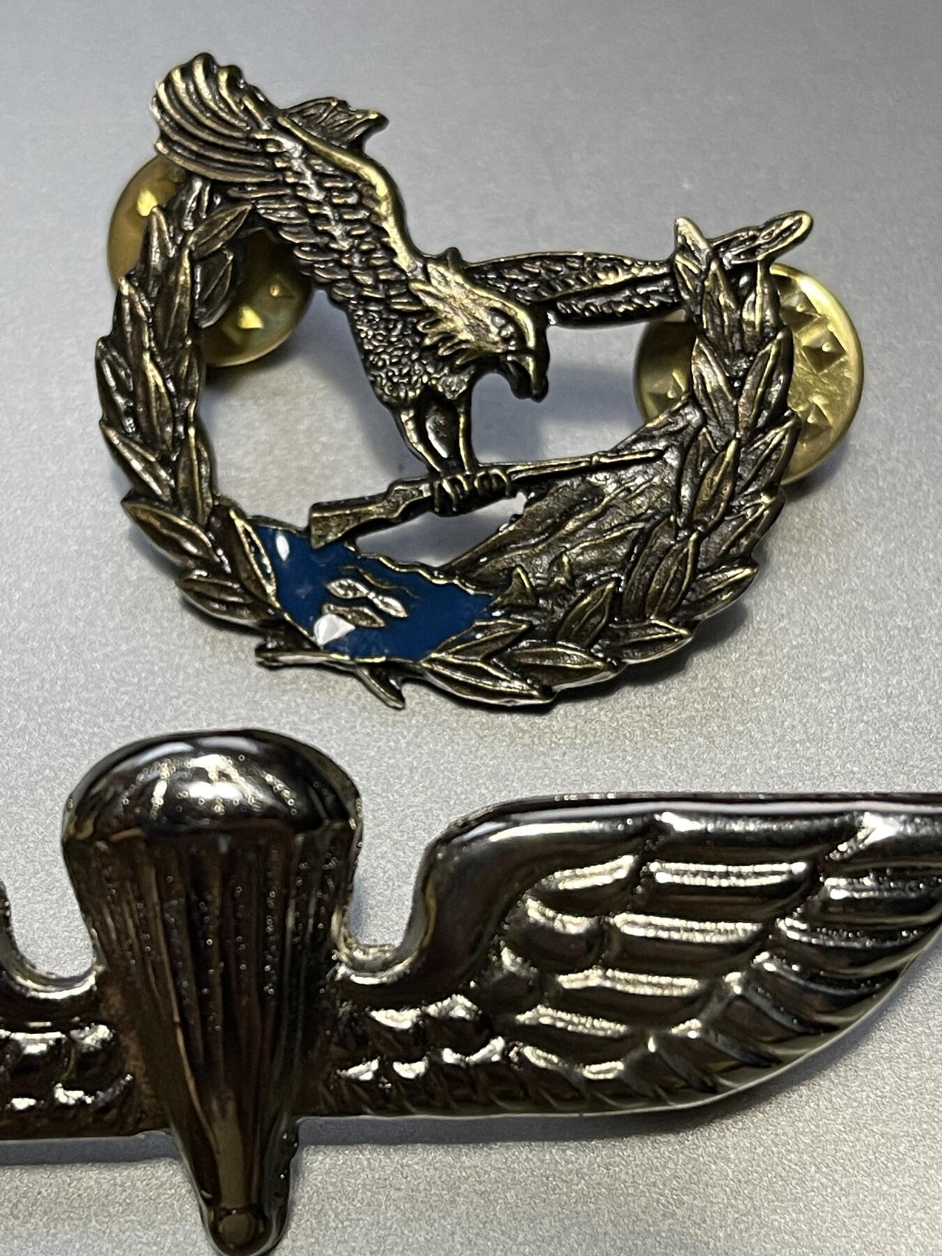 原版希腊伞兵空降兵伞降章山地兵雄鹰徽章一套出（可交换朝鲜苏联勋章奖章）