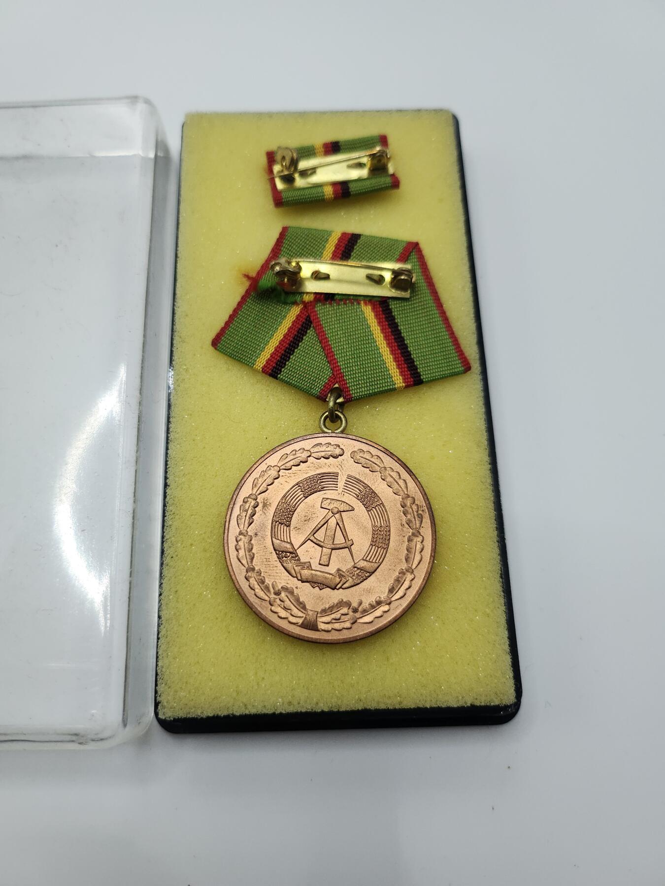 南水社第二次拍卖 民主德国内务部铜级功绩奖章 盒略完好