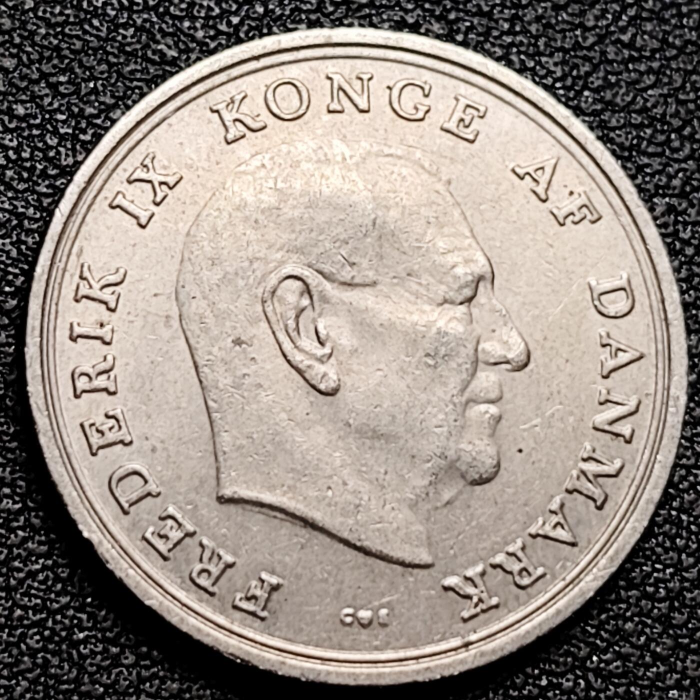 泉币菌-第180场- 精品福利场 丹麦1971年1克朗 皇冠 弗雷德里克九世国王 25.5mm 