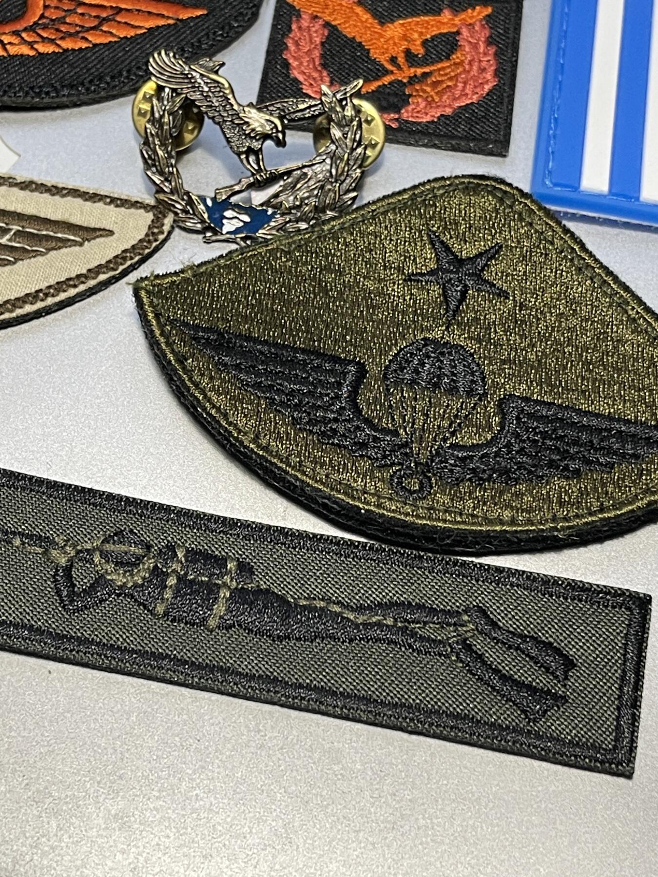 原版希腊伞兵空降兵伞降章山地兵雄鹰徽章一套出（可交换朝鲜苏联勋章奖章）