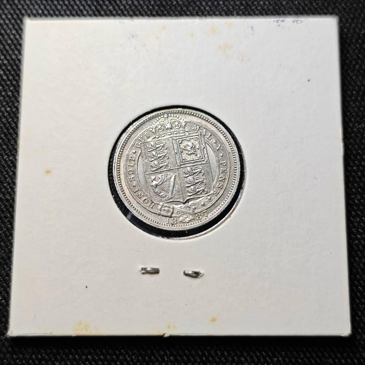 KK钱币收藏小铺  第398期 百期特拍（四拍之二） 2月预留时间 周末发货  1887英国维多利亚女王6便士银币 深打状态