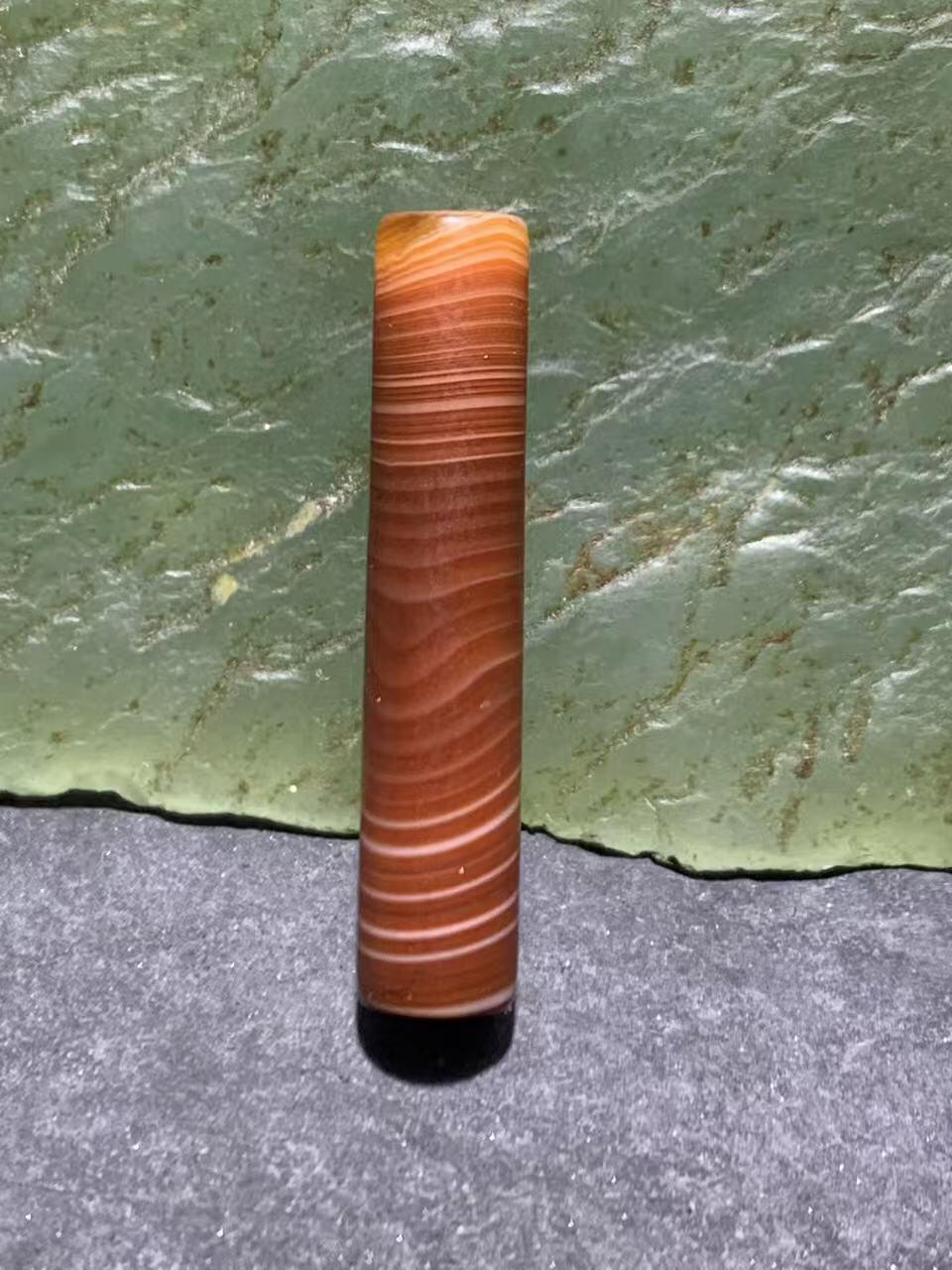 精美亚光高玉化酒红色千层纹缠丝玛瑙管珠一颗，