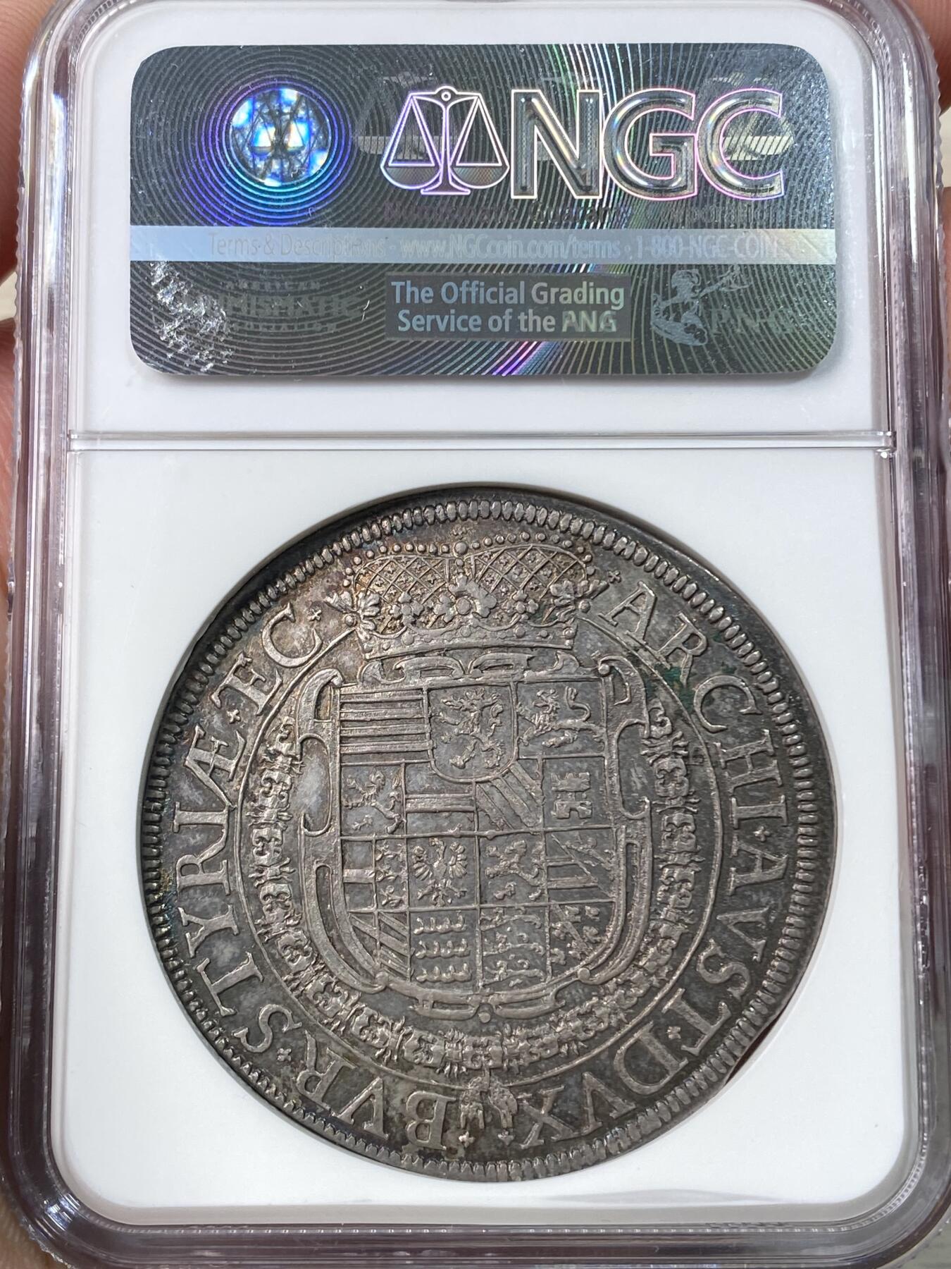 万国钱币拍卖第060期（万国六十期纪念大拍） NGC MS63 神圣罗马帝国1636年费迪南德二世大泰勒  格拉茨厂铸。正面为头戴桂冠，身着戎装的皇帝肖像，背面是格拉茨厂的特色华美盾徽。五彩原味厚包浆，打制深峻且周正，63中的佼佼者。类似63分在25年欧拍成交价约合3万人民币。