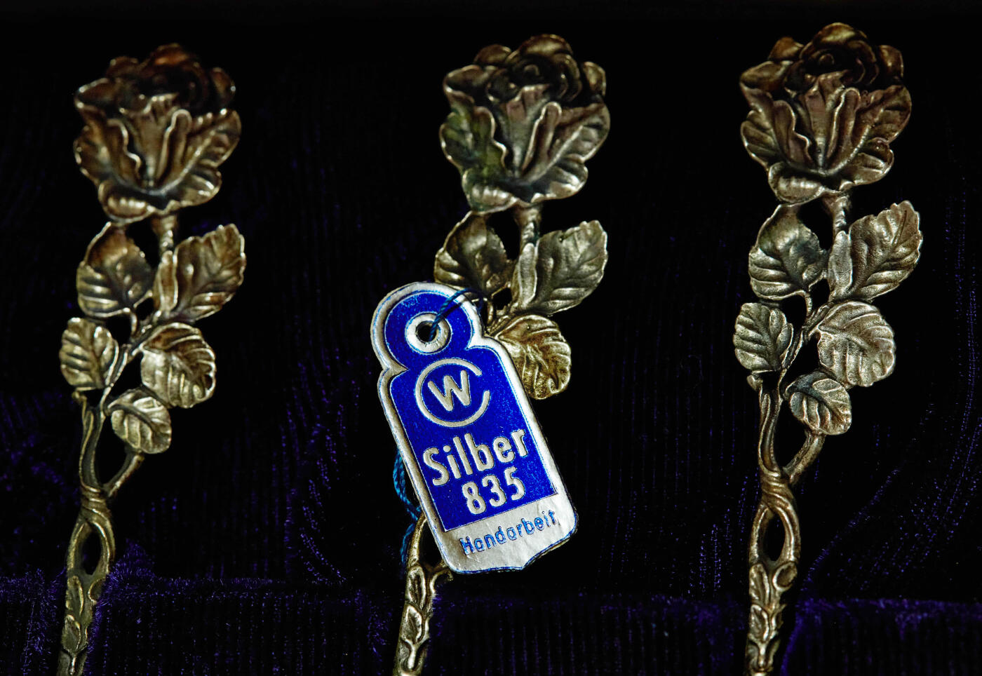 【俄甄集藏】马年新春第一拍 2026年(048)02-25星期三 晚 19:30 全场包邮 德国1970年代著名克里斯多夫·韦德曼银器公司出品“希尔德斯海姆”玫瑰柄经典设计银勺6支一套，原盒，单体长：109mm，总重量：53克，835银，保存完好