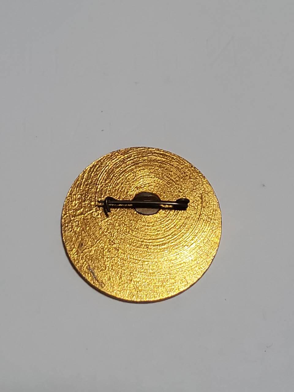 韵星假日军品类拍卖第三十九期暨默多克中校夫妇专场 -- Rimey Holidays Militaria Auction 39 & The Modoks Collection  柬埔寨人民共和国为柬埔寨建设建设证章 实际上政府官员证章 很少见的证章 保存完好