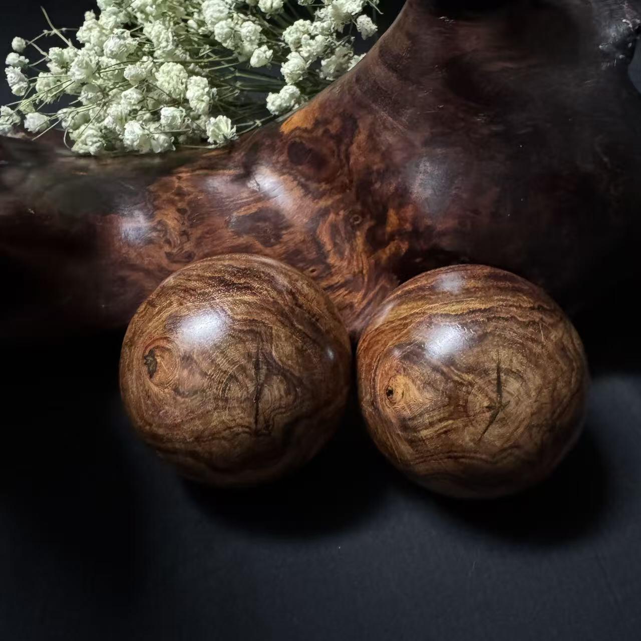 零元拍：  对眼海南黄花梨超大手球一对，尺寸：50MM