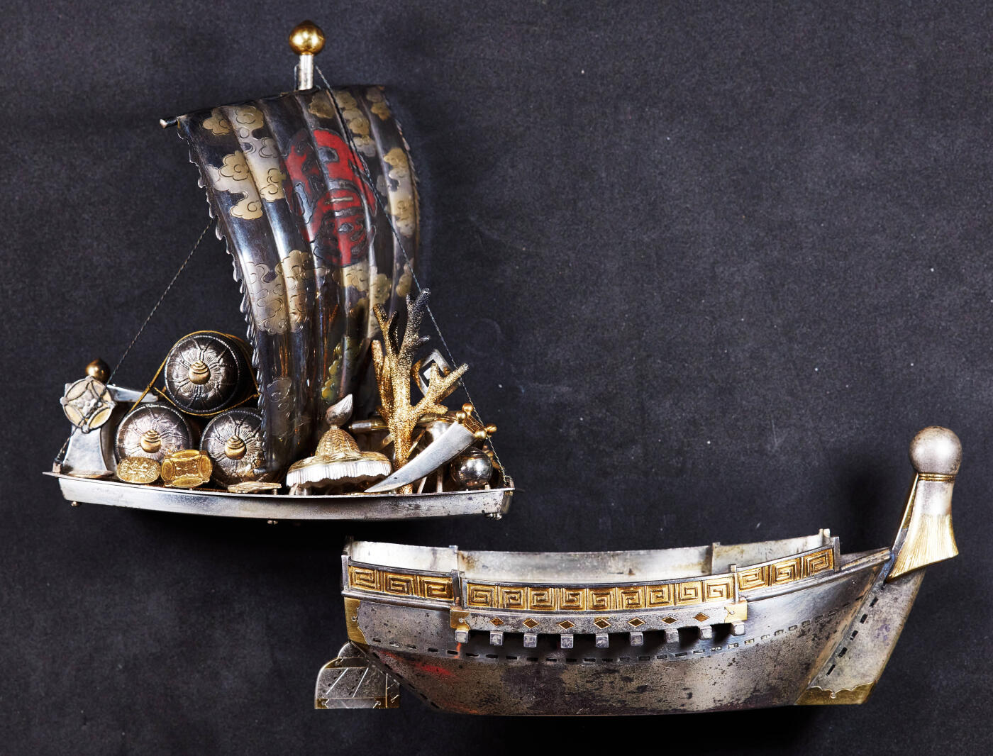 【俄甄集藏】马年新春第一拍 2026年(048)02-25星期三 晚 19:30 全场包邮 日本1960年代武比古名家作品传统银质鎏金宝船摆件，高：150mm，长：165mm，宽：65mm，重量：457.1克，925银，纯手工制作，工艺复杂，全品难得