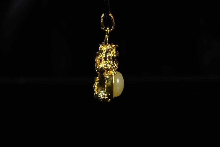 上海都达杂项专场十八（全场包邮） 天然镀金招财龙龟嵌和田玉蛋面挂件 附鉴定证书尺寸：3*1*1.1cm