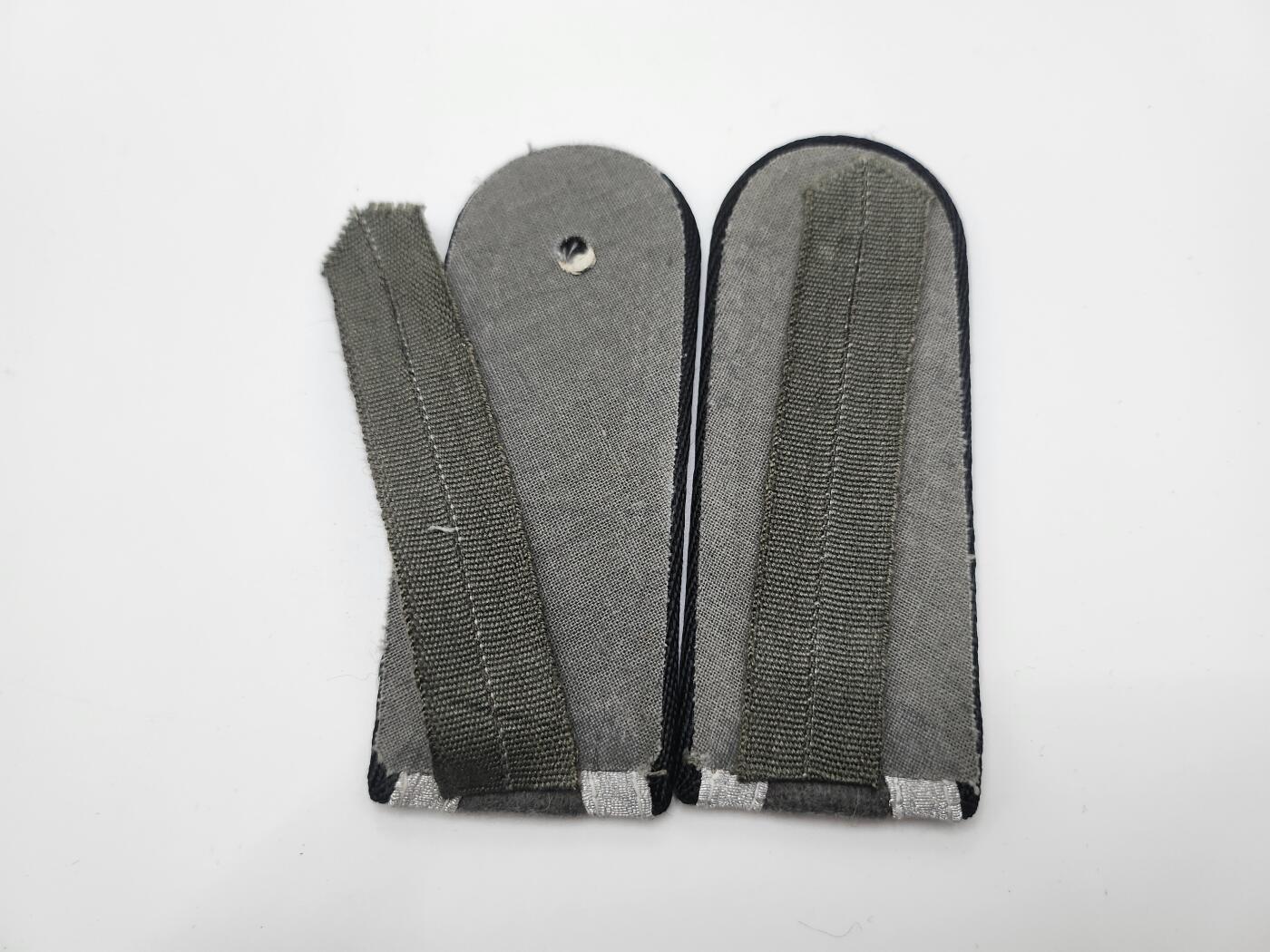 南水社第二次拍卖 东德人民军陆军下士肩章（一对）