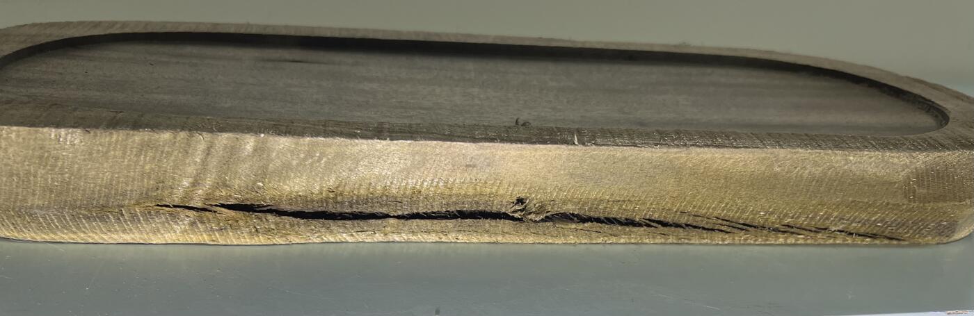 零元拍：NO.40爆满金丝乌木金丝楠 茶盘无需打磨就已经金光闪闪。满金丝药香，尺寸约：40.5/15.5/4CM。底部裂纹等木料干燥后再进行修整打磨。