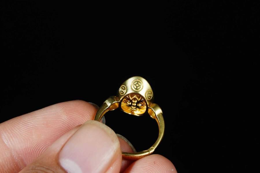 上海都达杂项专场十八（全场包邮） 天然黄玛瑙元宝蛋面戒指 附鉴定证书