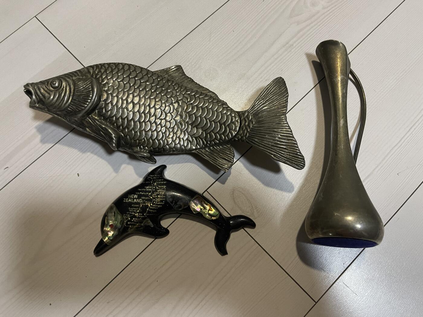 欧洲淘到摆件鱼形状金属名片查架子花瓶挂件一套出（可交换朝鲜苏联勋章奖章）