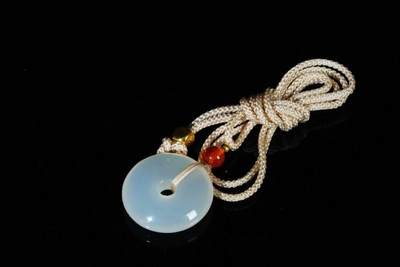 上海都达杂项专场十八（全场包邮） - 天然冰透玛瑙平安扣挂件 附鉴定证书