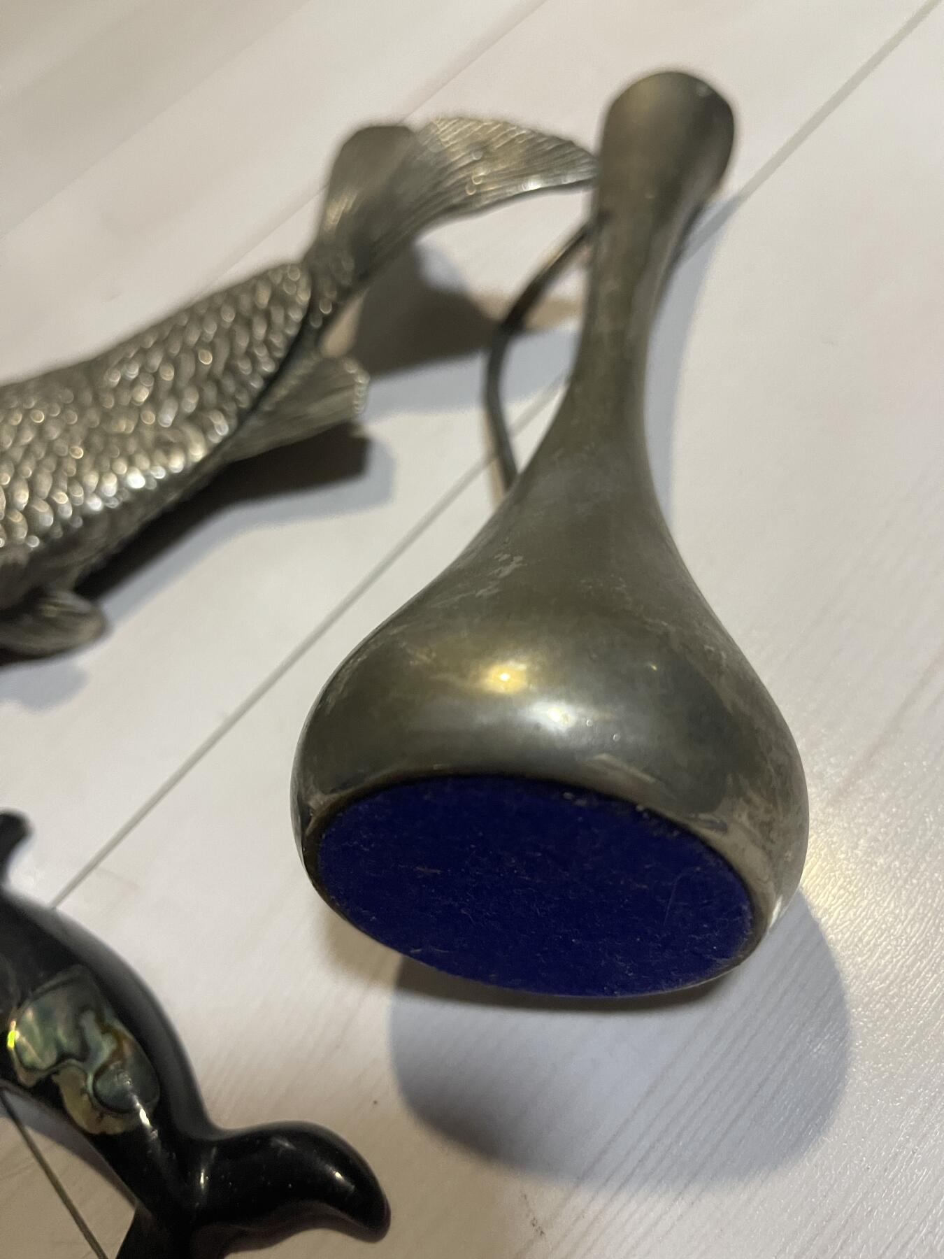 欧洲淘到摆件鱼形状金属名片查架子花瓶挂件一套出（可交换朝鲜苏联勋章奖章）