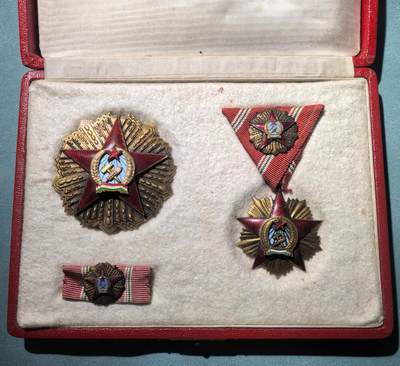 盛世勋华——号角文化勋章邮票专场拍卖第303期 - 匈牙利（社会主义）一级功勋勋章 银制版本 带略 原盒全套 极为少见