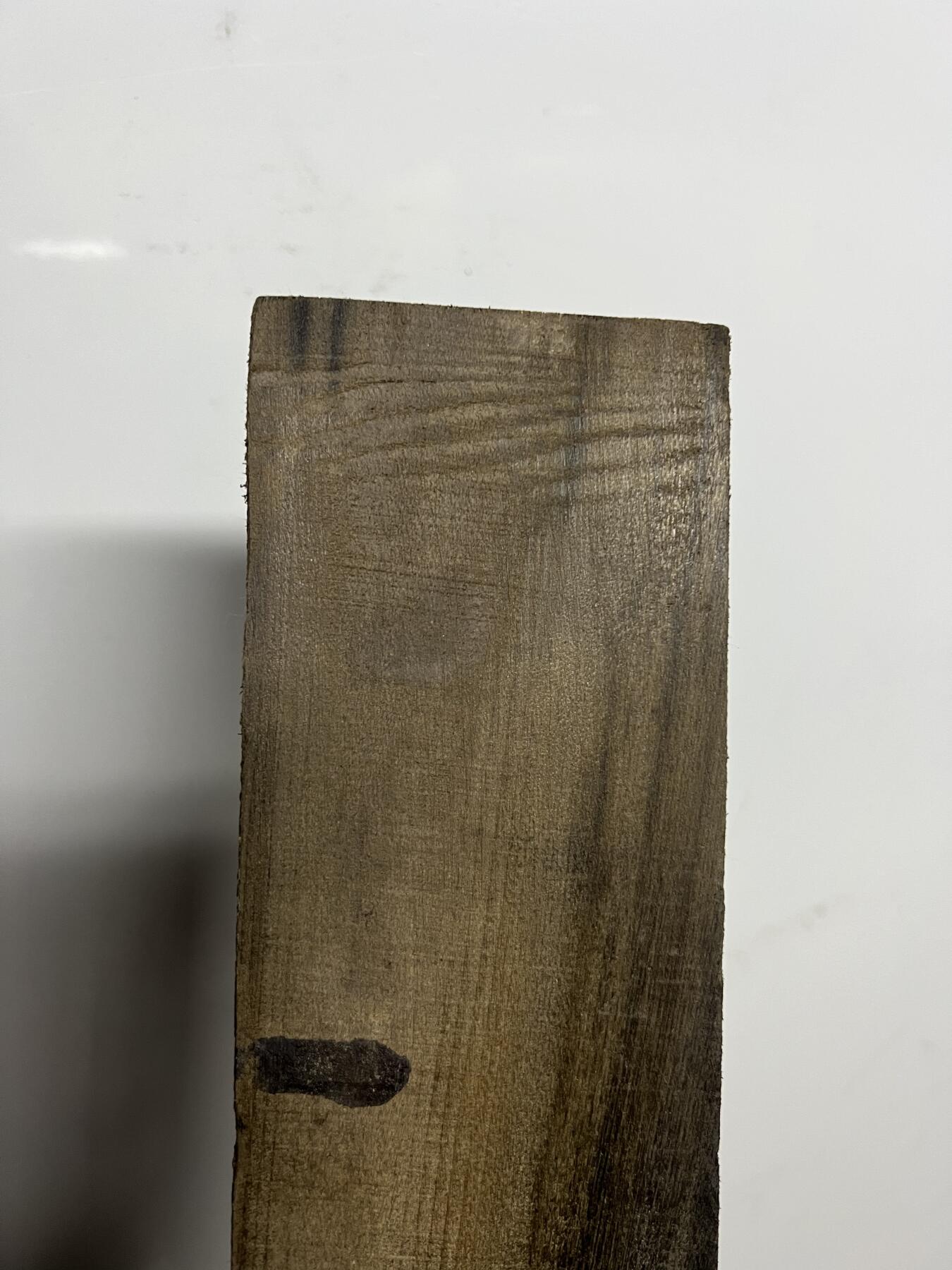 零元拍：NO.18 爆满金丝乌木金丝楠 可做镇尺 切牌子，无需打磨就已经金光闪闪。满金丝药香，尺寸约：53/7.7/3.6厚CM。