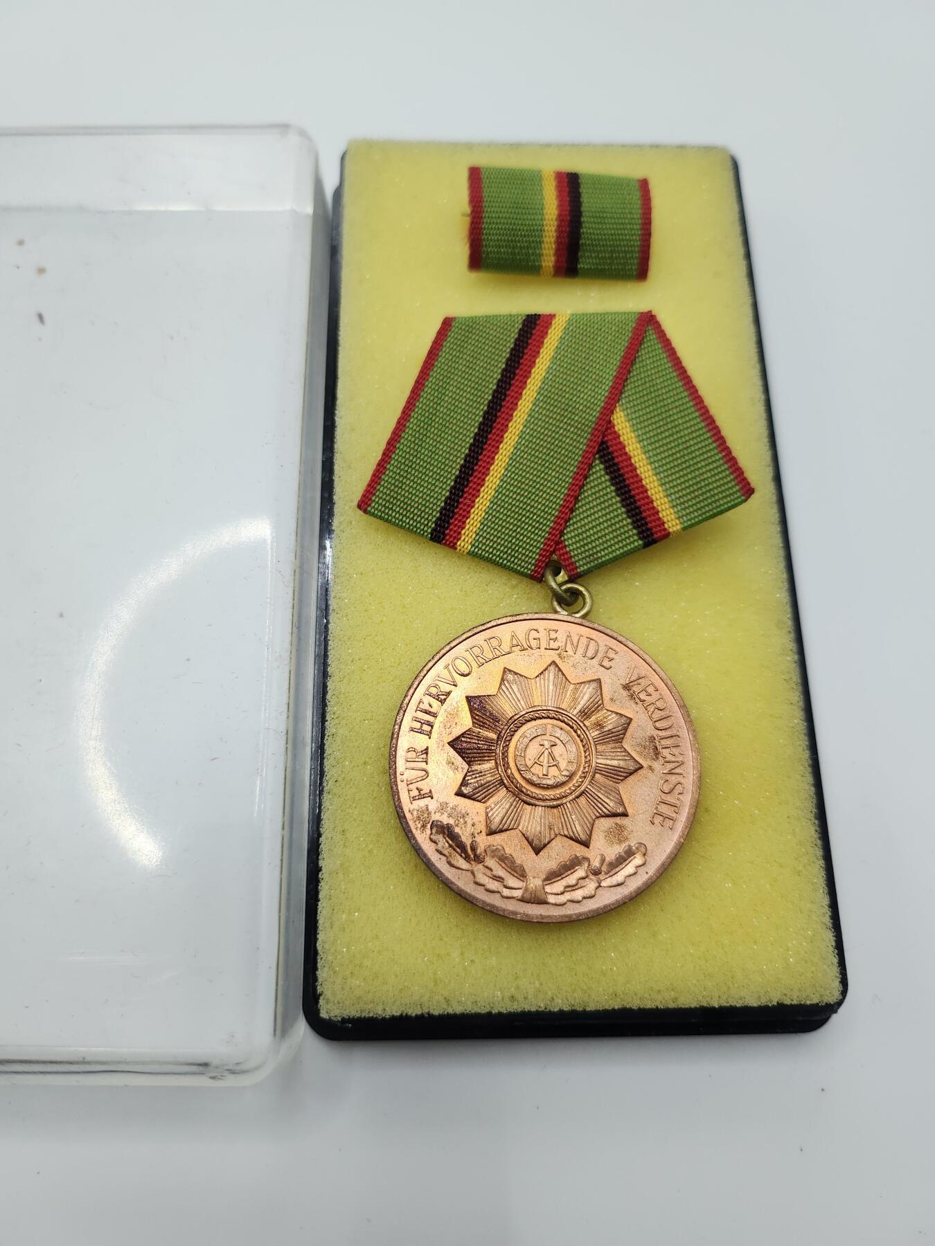 南水社第二次拍卖 民主德国内务部铜级功绩奖章 盒略完好