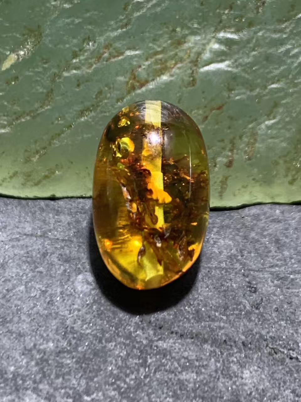 乌克兰花珀通货枣形桶珠一个，