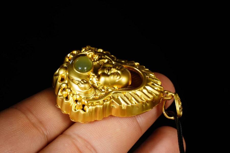 上海都达杂项专场十八（全场包邮） 天然镀金佛公嵌和田玉蛋面挂件 附鉴定证书