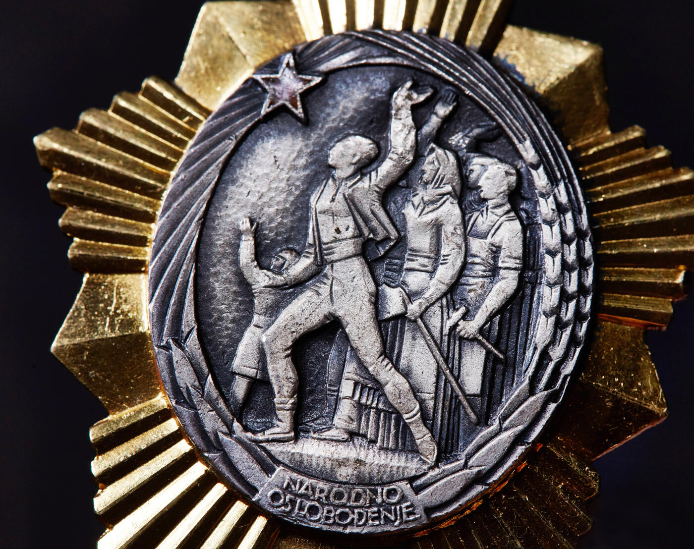 【俄甄集藏】马年新春第一拍 2026年(048)02-25星期三 晚 19:30 全场包邮 南斯拉夫1943年轮版解放勋章，银质镀金局部珐琅，574号，尺寸：50mm×45mm，重量：50.16克，南斯拉夫勋章里的高等级品种