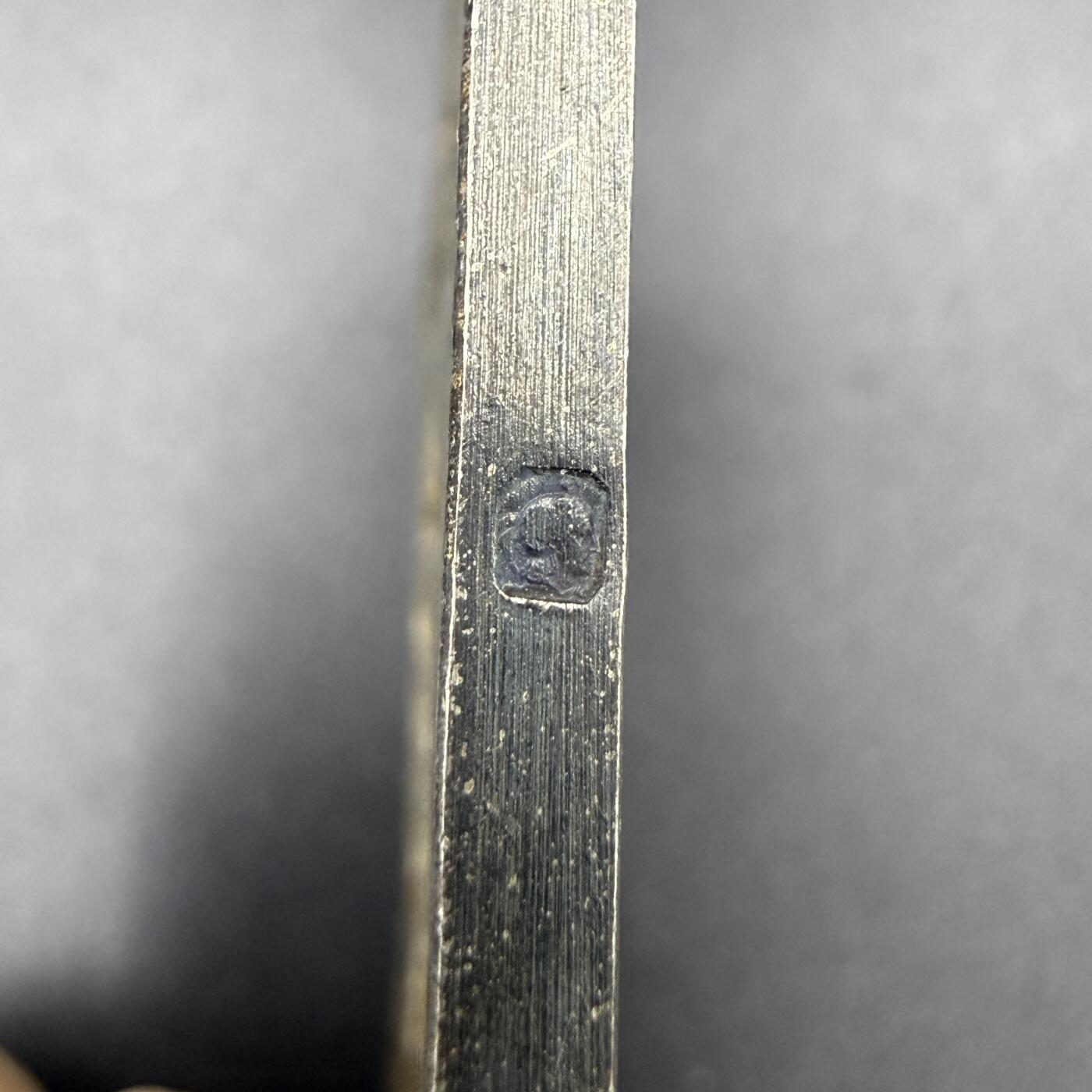 「木头集藏」章牌专场-第67场 P. Lenoir～1978年法国国家警察互助孤儿院银章 ，尺寸：57 × 52mm，89 g，边铭：菱形厂标+ARGENT+密涅瓦银标。背面铭文显示此章是颁发给法国国会议员、南锡市市长克洛德·库莱（Claude Coulais），他于1973-1977年、1978-1981年两次担任国会议员，并于1977-1983年担任南锡市市长一职。最后一图是他的百科页面截图。