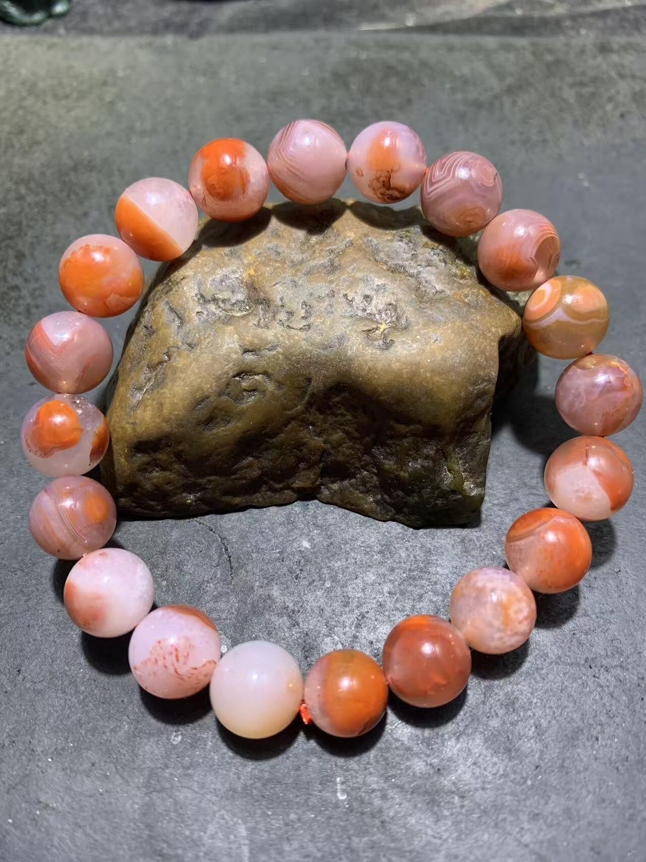 精美川料南红玛瑙单圈手串一条，