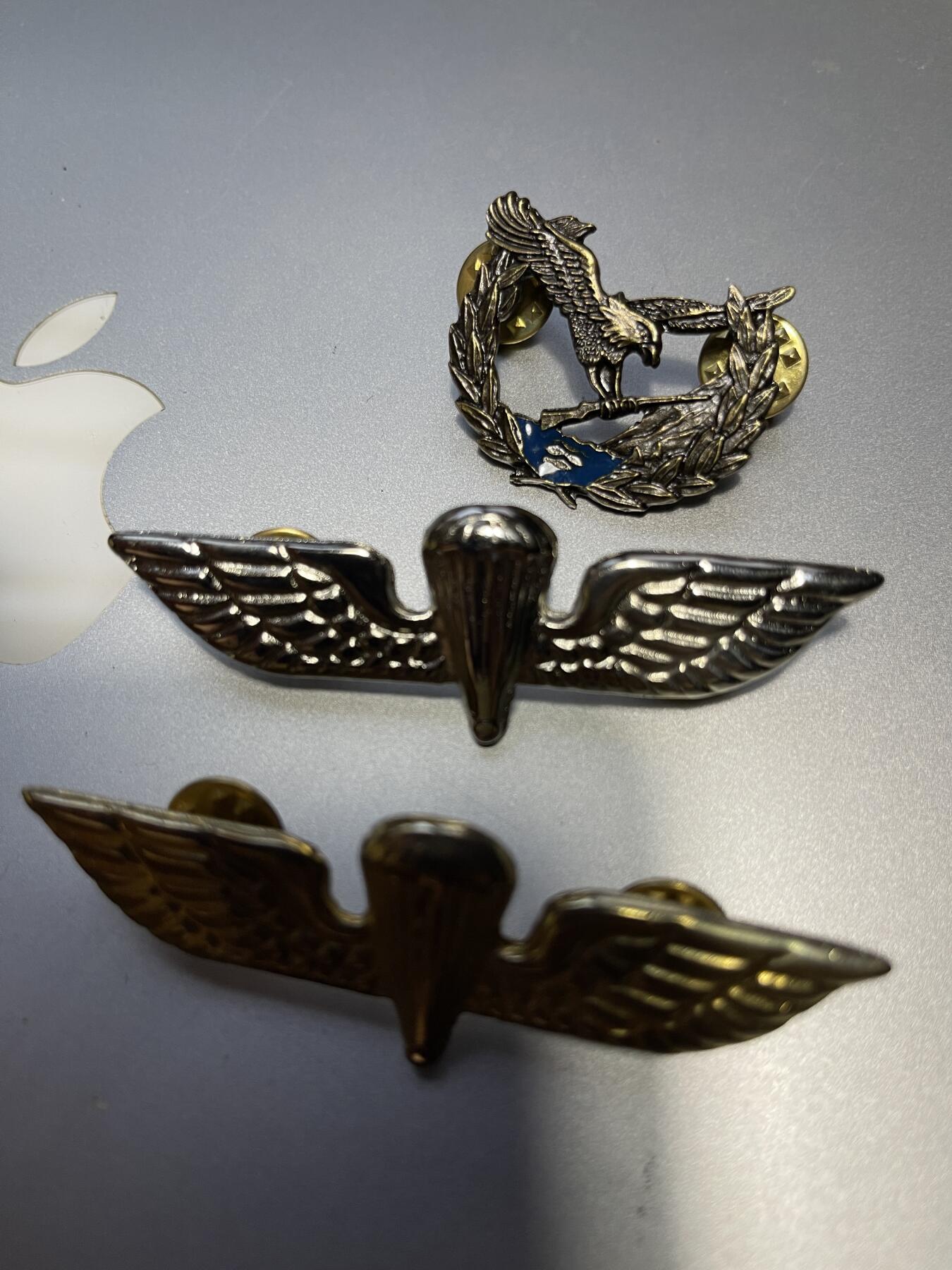 原版希腊伞兵空降兵伞降章山地兵雄鹰徽章一套出（可交换朝鲜苏联勋章奖章）