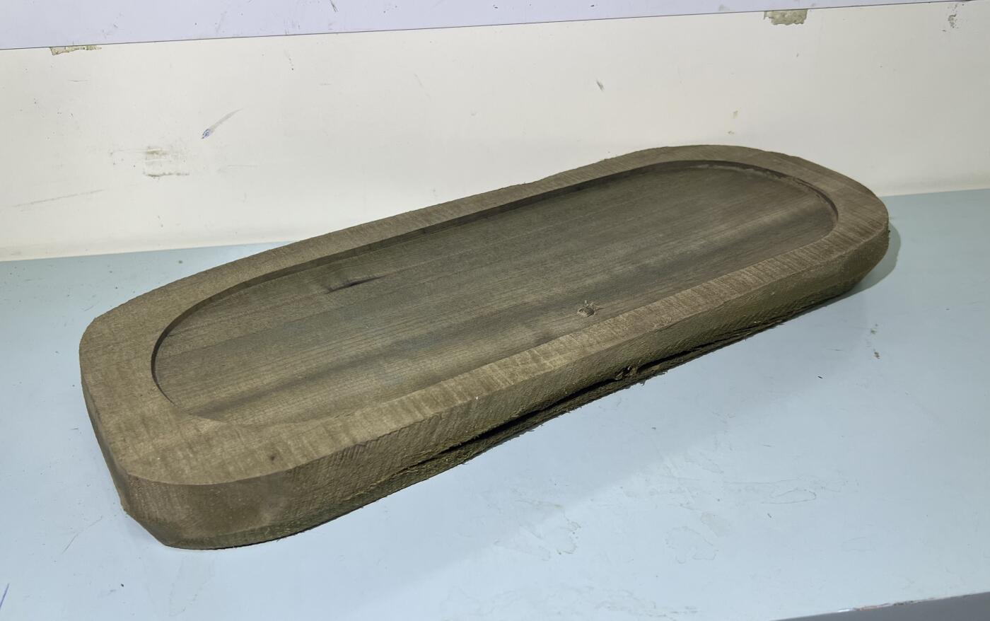 零元拍：NO.40爆满金丝乌木金丝楠 茶盘无需打磨就已经金光闪闪。满金丝药香，尺寸约：40.5/15.5/4CM。底部裂纹等木料干燥后再进行修整打磨。