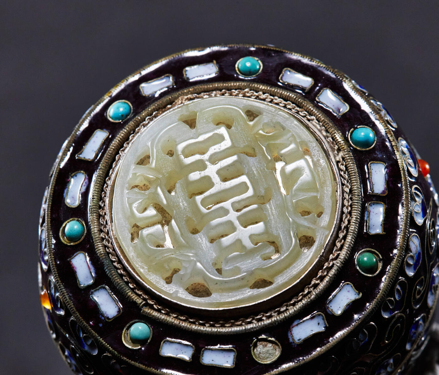 【俄甄集藏】马年新春第一拍 2026年(048)02-25星期三 晚 19:30 全场包邮 日本大正时期仿中国清代珐琅彩和田玉镶嵌银胎古董茶叶罐，高：72mm，宽：68mm，重量：159.41克