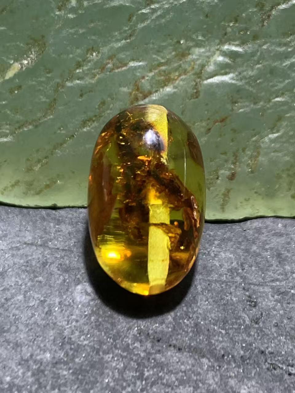 乌克兰花珀通货枣形桶珠一个，