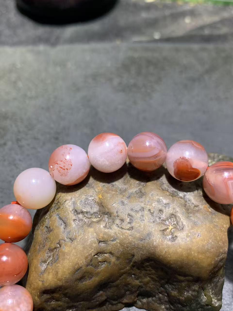 精美川料南红玛瑙单圈手串一条，