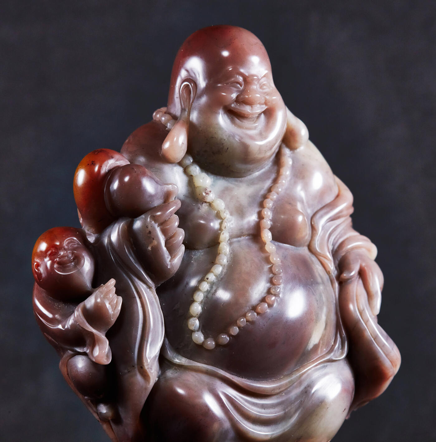 【俄甄集藏】马年新春第一拍 2026年(048)02-25星期三 晚 19:30 全场包邮 精美老挝石弥勒佛摆件（产地老挝），高：130mm，宽：110mm，厚：50mm，重量：834克，雕工精美，质地温润，带锦盒