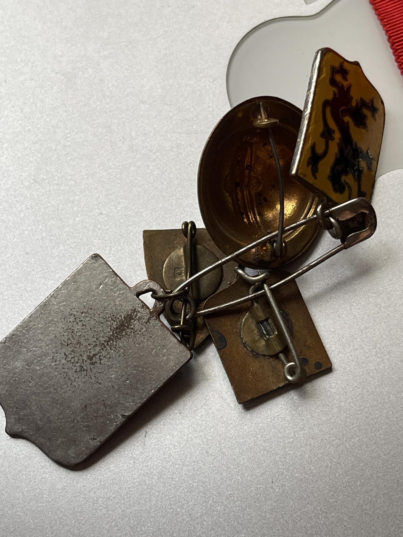 原版二战真品维系法国贝当一战老兵纪念荣誉徽章别针胸章（接受交换朝鲜苏联勋章）