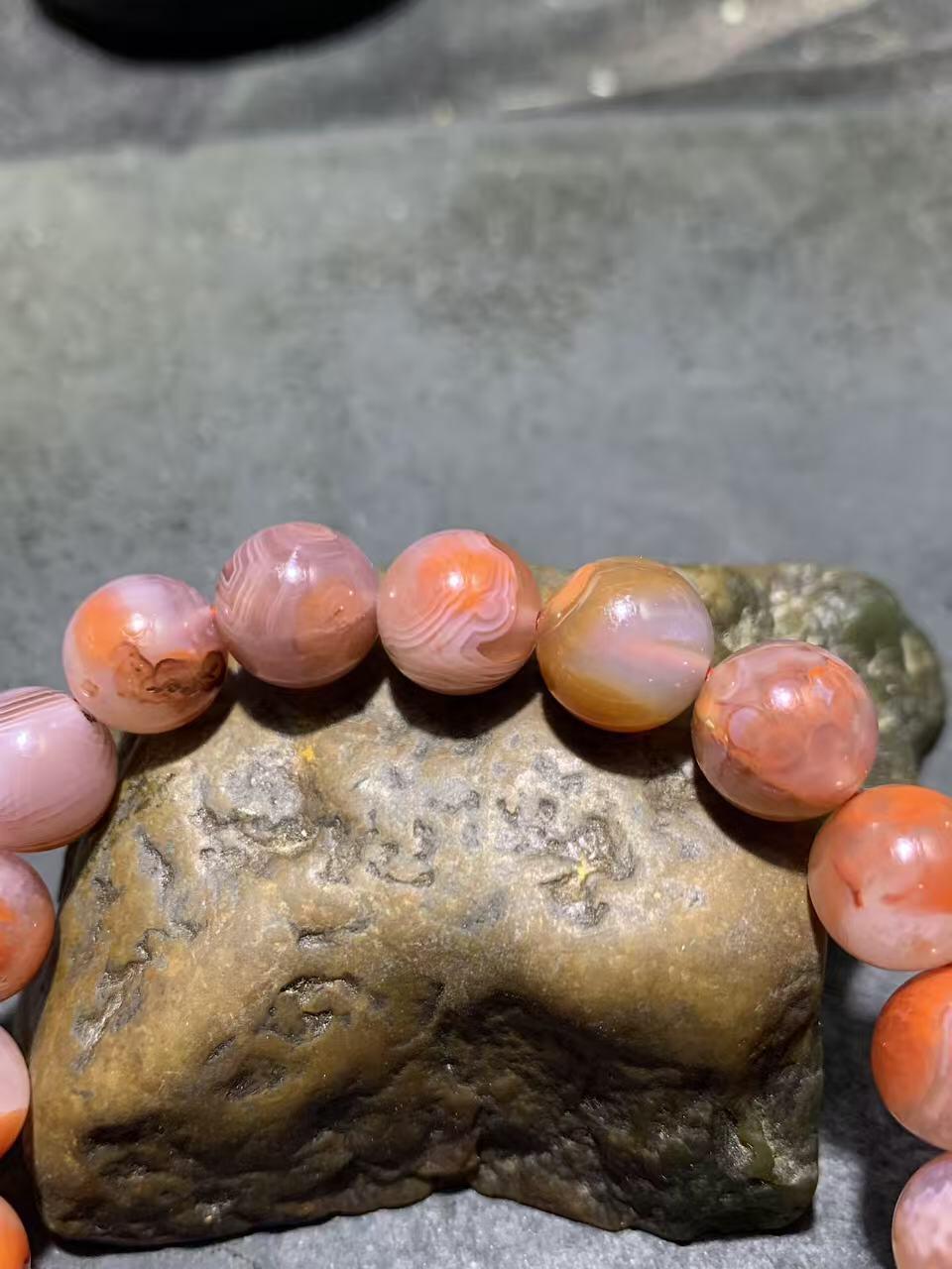 精美川料南红玛瑙单圈手串一条，