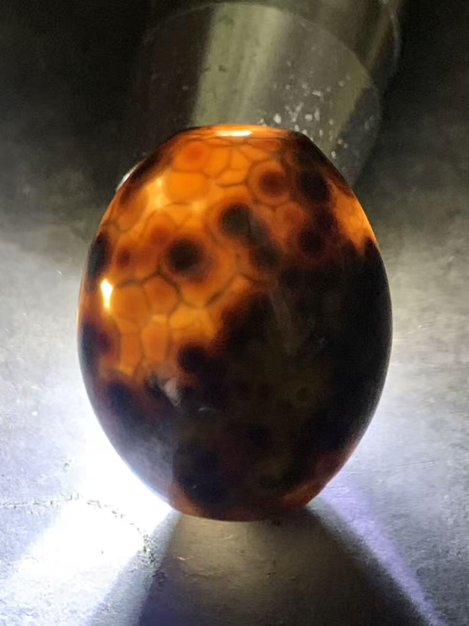 精美冰飘鱼籽纹战国红玛瑙勒子一颗！