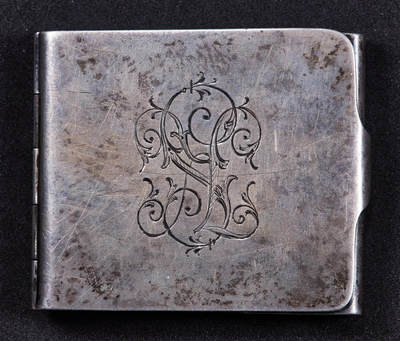 【俄甄集藏】马年新春第一拍 2026年(048)02-25星期三 晚 19:30 全场包邮 - 沙俄19世纪古董刻花银质名片夹，长：63mm，宽：52mm，厚度：7mm，重量：44.3克，84戳记，含银量87.5%，俄系银器戳记为96进制，保存完好