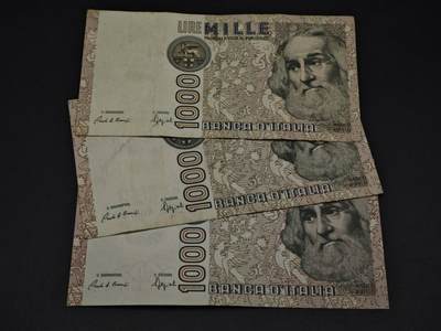 【淘币小摊】实时拍第八百五十九拍   无佣金福利纸币场   满百包邮可预留二周 每周一统一发货   - 意大利1000里拉纸币3张【有折】