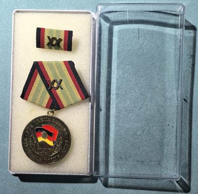 盛世勋华——号角文化勋章邮票专场拍卖第303期 - 东德人民军特级忠诚服役20年奖章 原盒原略