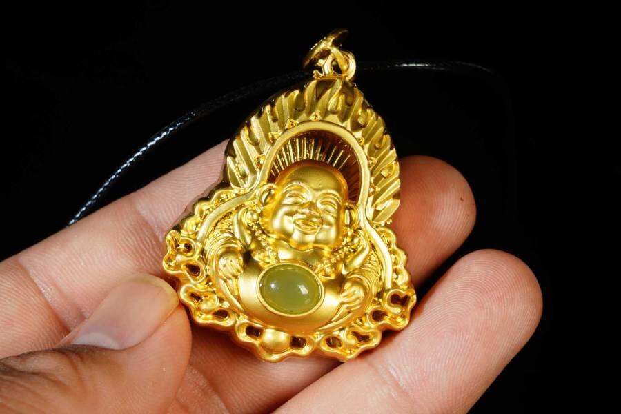 上海都达杂项专场十八（全场包邮） 天然镀金佛公嵌和田玉蛋面挂件 附鉴定证书